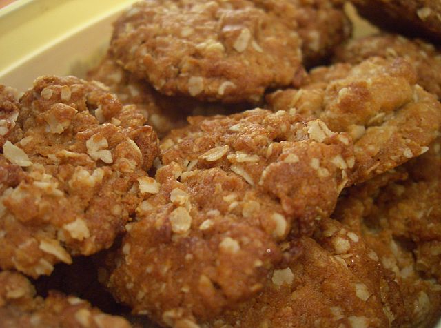 640px-ANZAC_biscuits.JPG