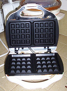 220px-Waffle_iron.JPG