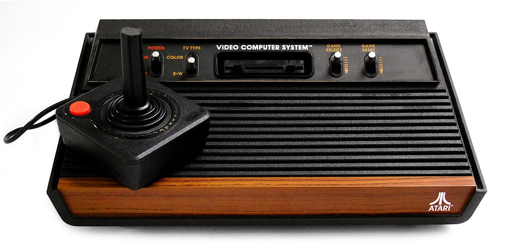 1024px-Atari2600a.JPG