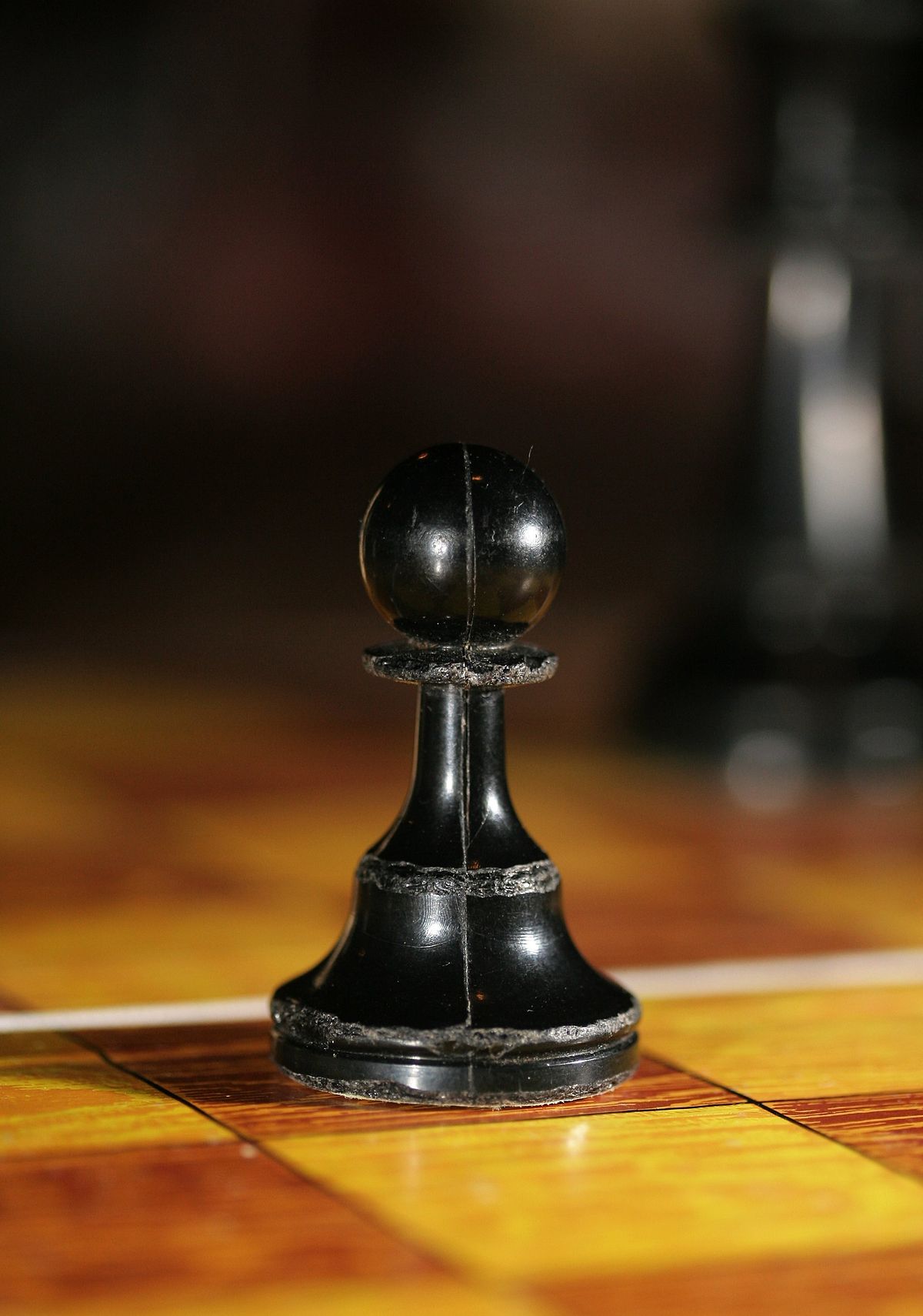 1200px-Chess_pawn_0968.jpg