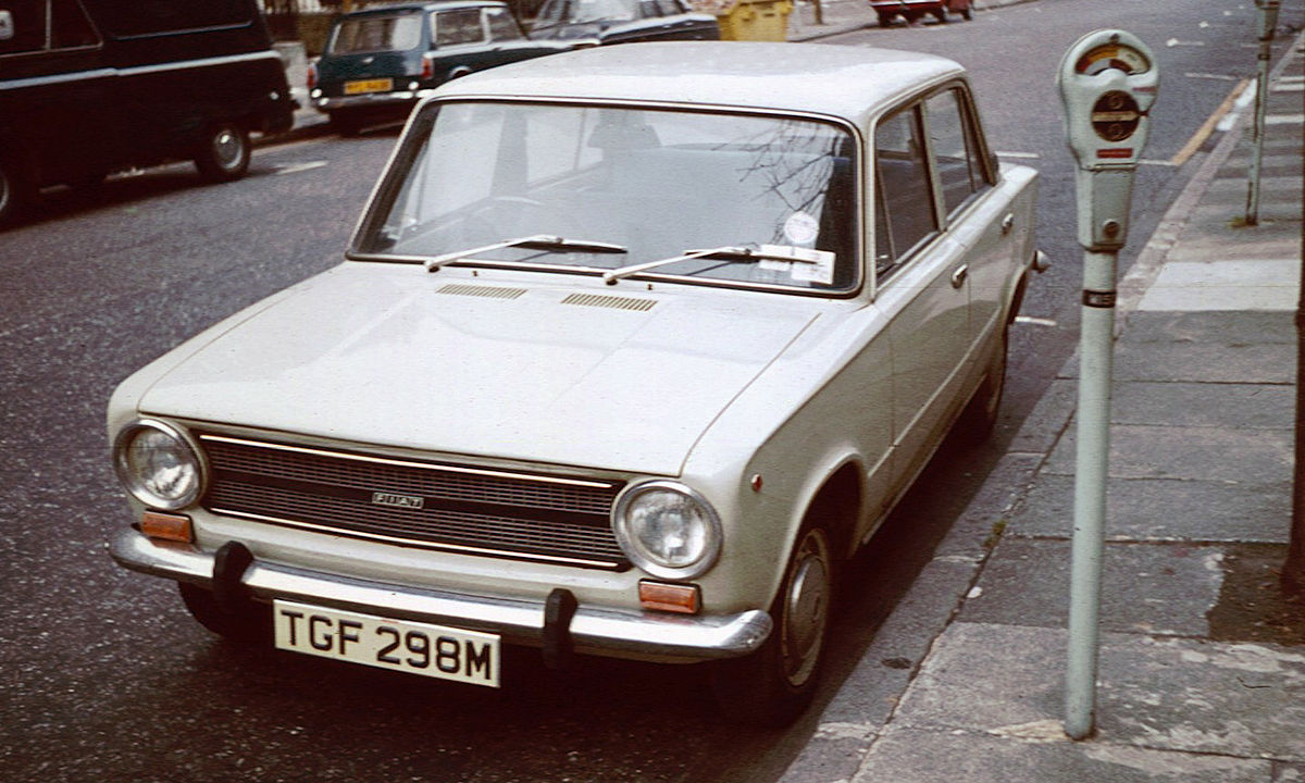 1200px-Fiat_124_1973.jpg