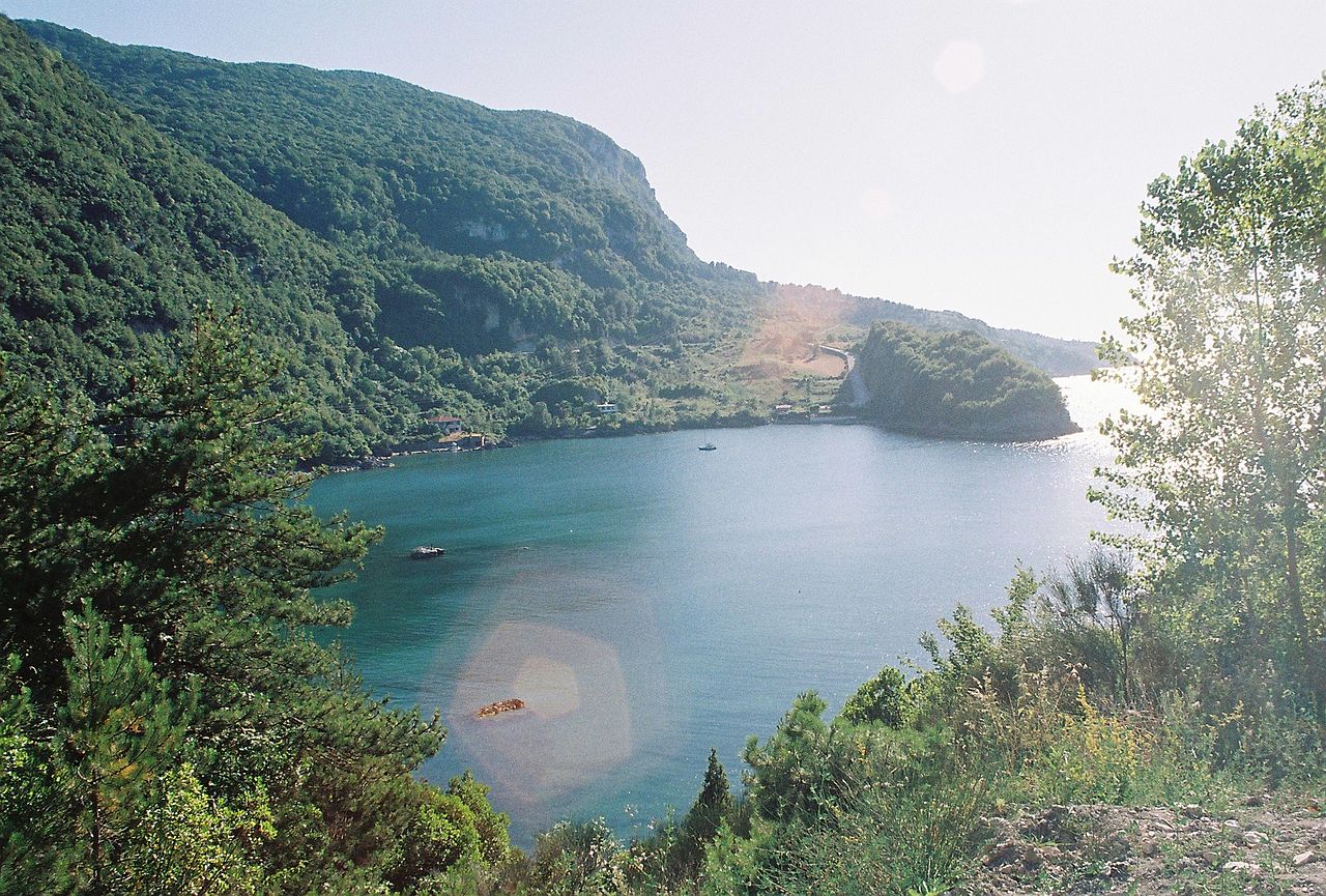 1280px-Gideros_Bay1.jpg