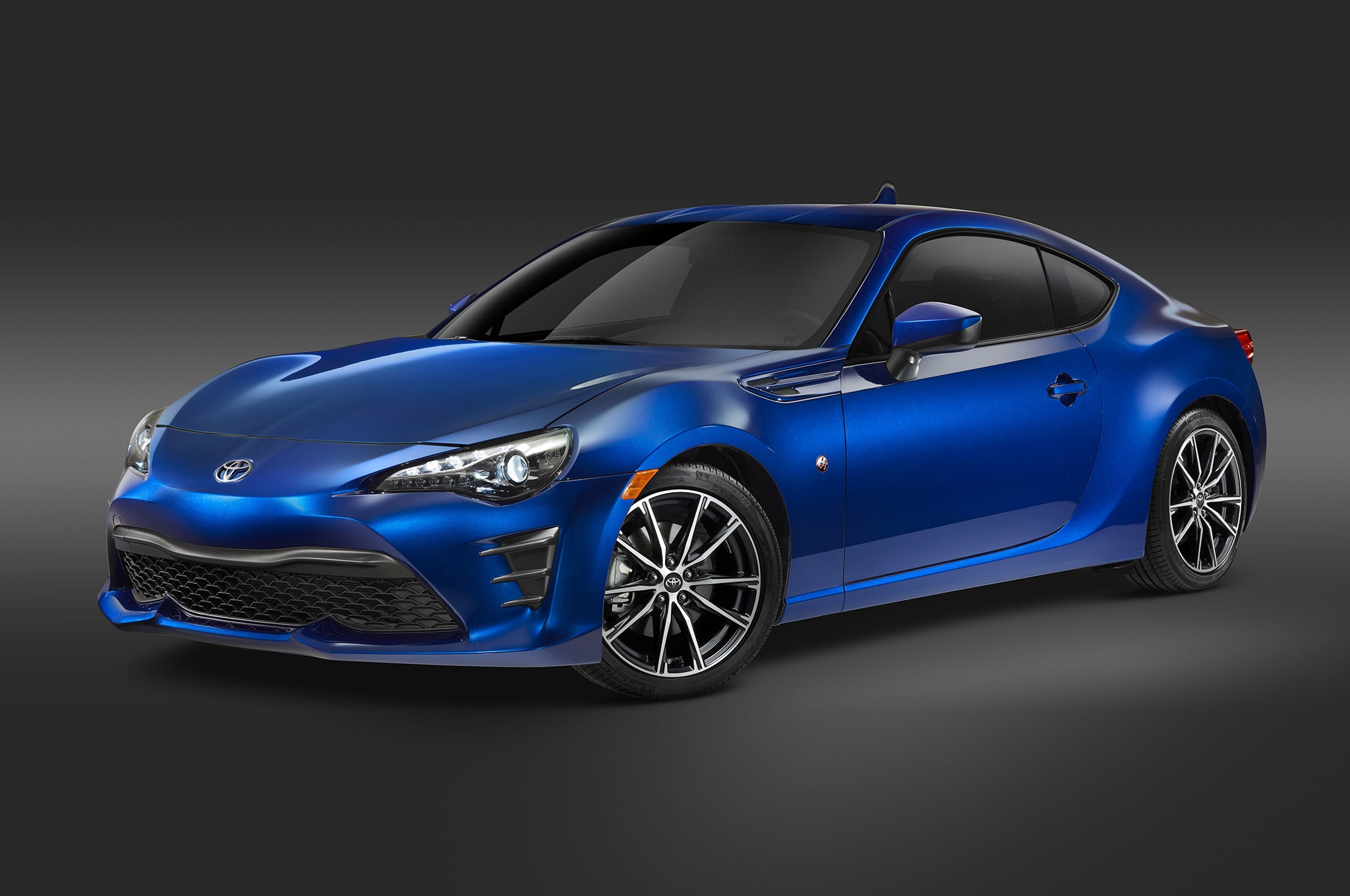 2017-Toyota-86-front-three-quarter-3.jpg