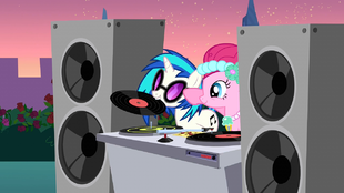 310px-DJ_Pon-3_about_to_start_the_music_