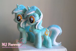 two-lyras.jpg?w=300&h=200&crop=1