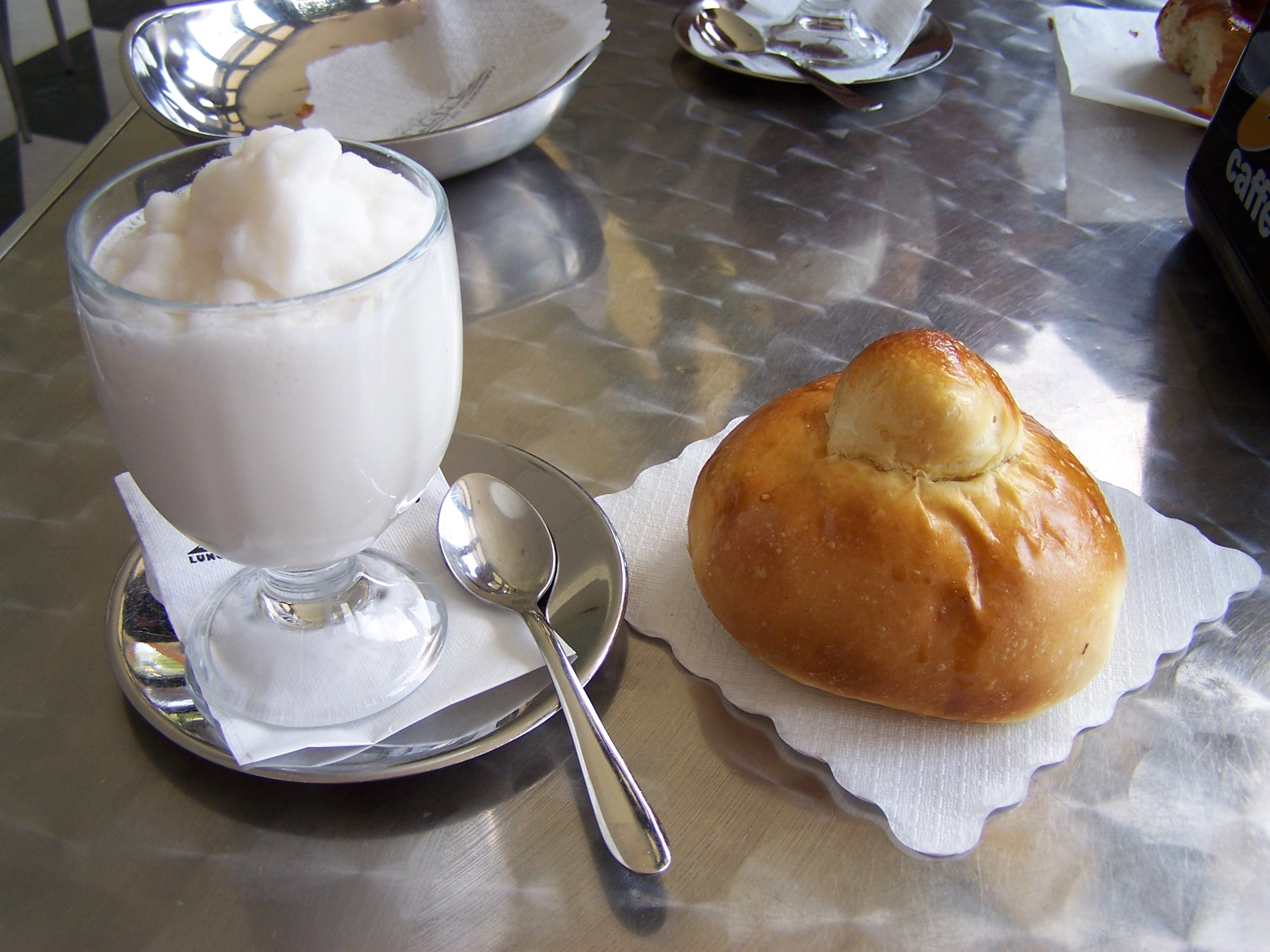 Granita_brioche.JPG