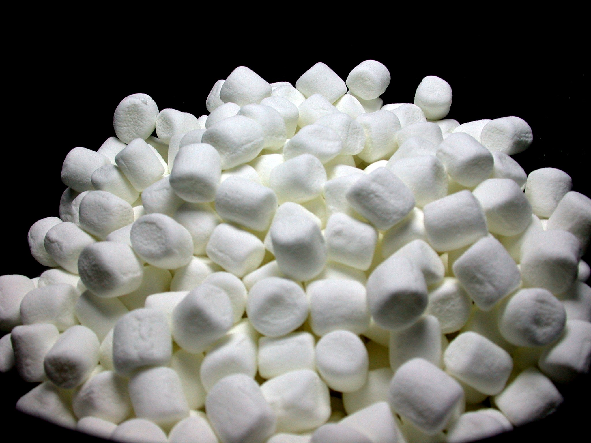 Mini_marshmallows_in_bowl.JPG