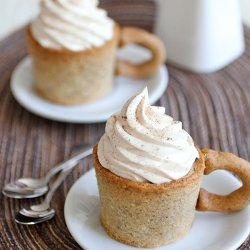 Coffee cup dessert – edible cookie cup with coffee cream filling (Translator on sidebar)