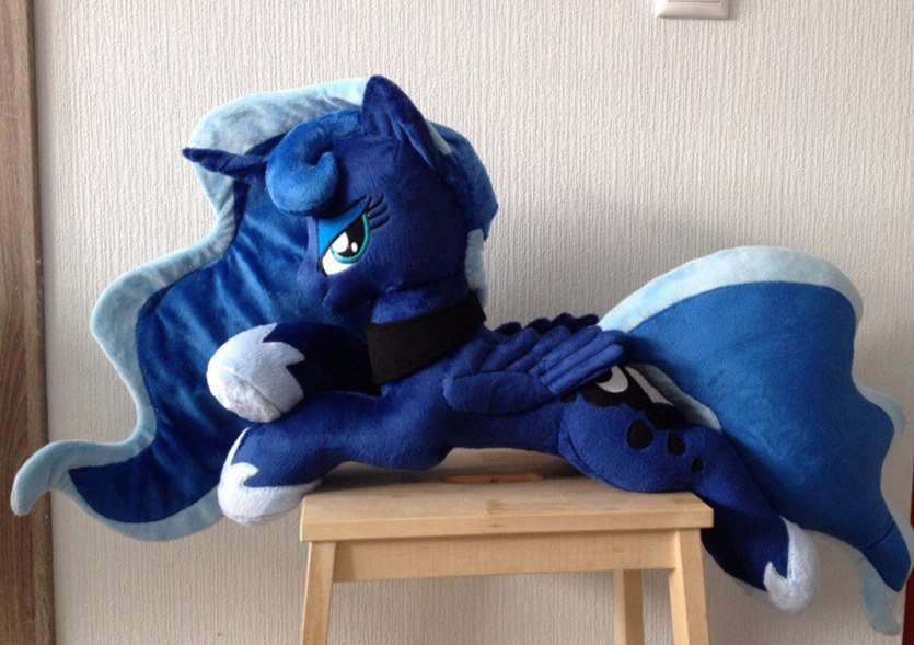 1414006__safe_artist-colon-burgunzik_princess+luna_photo_plushie_pony_prone_solo_table.jpeg
