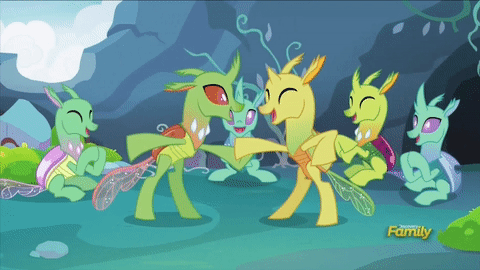 1525972__safe_screencap_to+change+a+changeling_spoiler-colon-s07e17_animated_changedling_changeling_clapping_cute_cuteling_dancing_discovery+family+log.gif