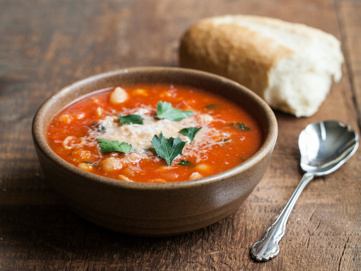 201308-xl-tomato-soup-with-chickpeas-and