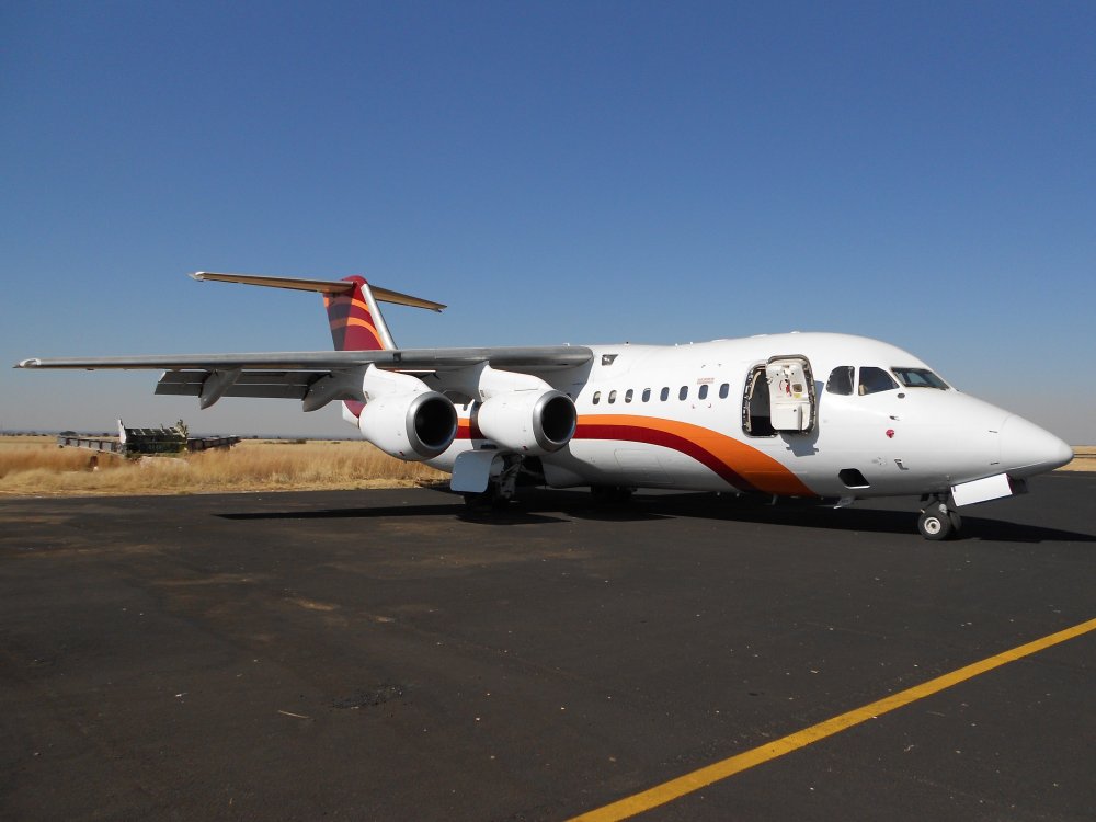 BAE-146-Avro-RJ100.jpg