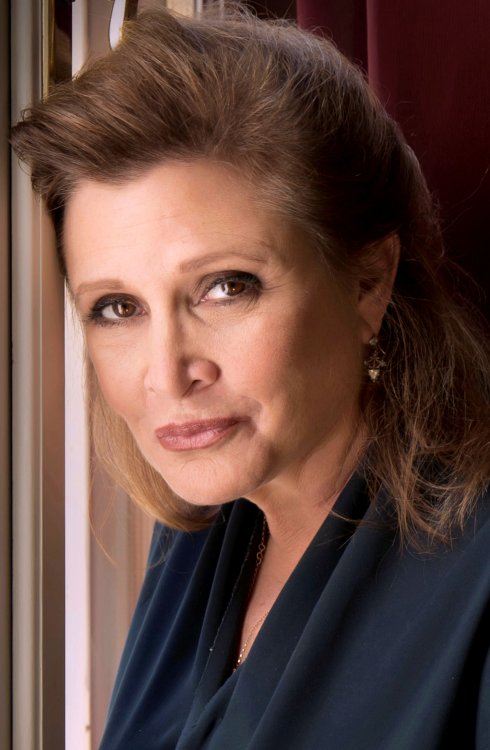 Carrie_Fisher_2013-a_straightened.jpg