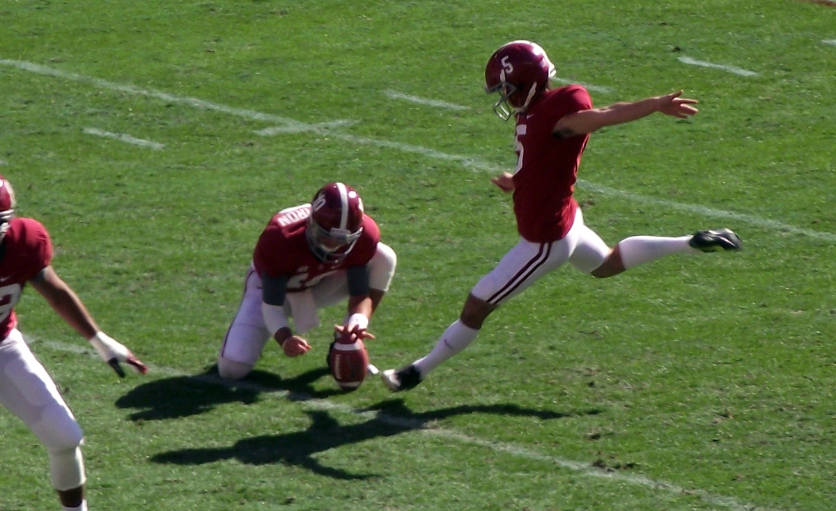 Jeremy_Shelley_kicking_for_Alabama.jpg