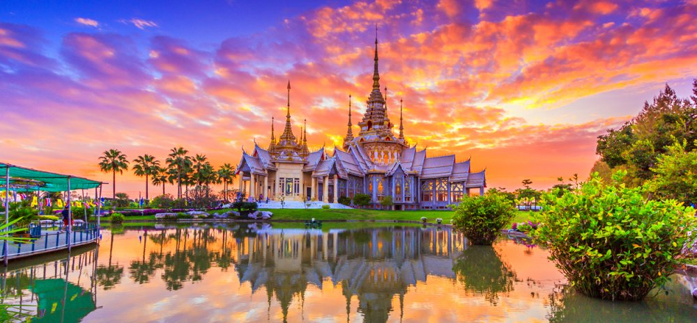 Landmark_Wat_Thai_sunset_temple_shutters