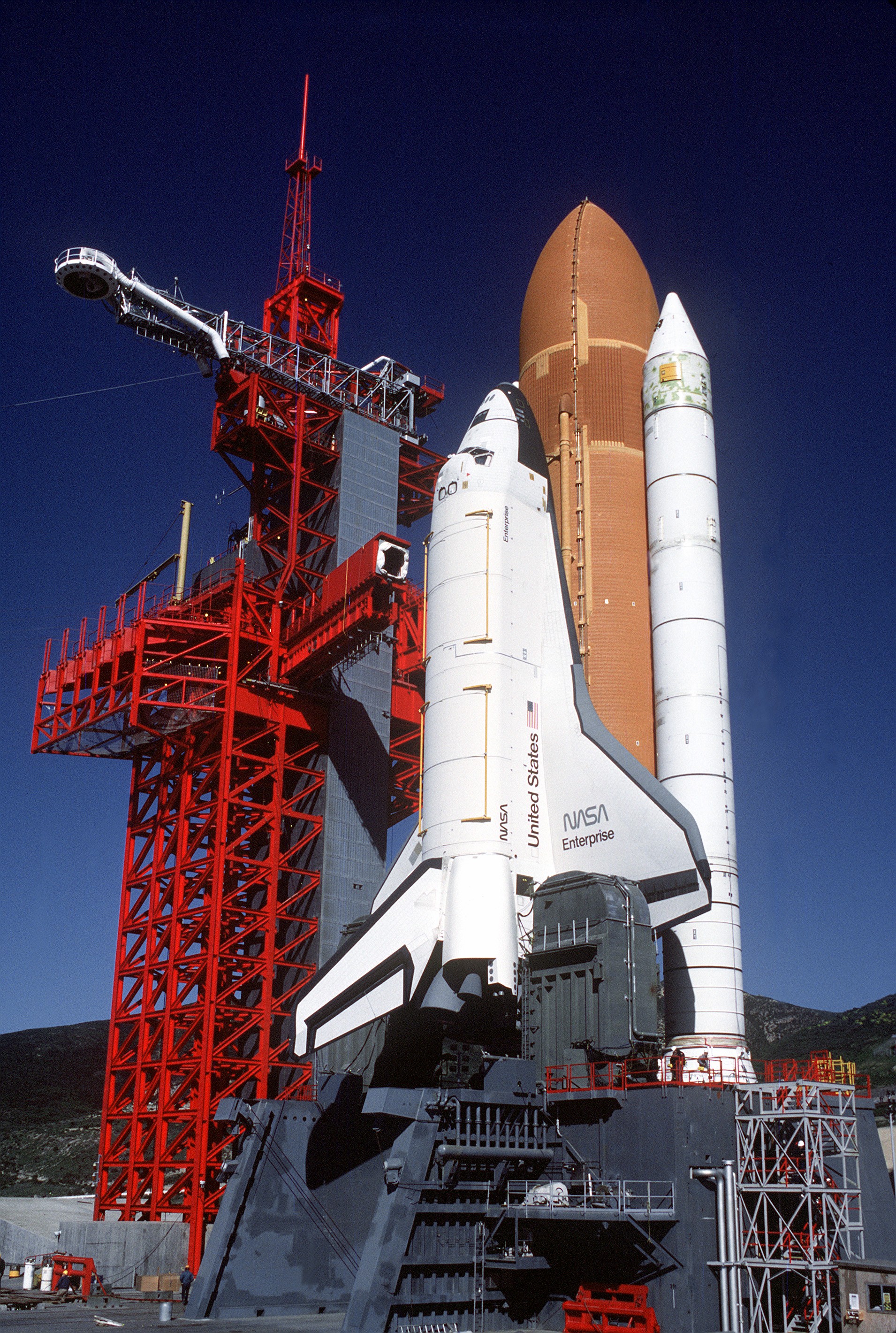 Space_Shuttle_Enterprise_in_launch_confi