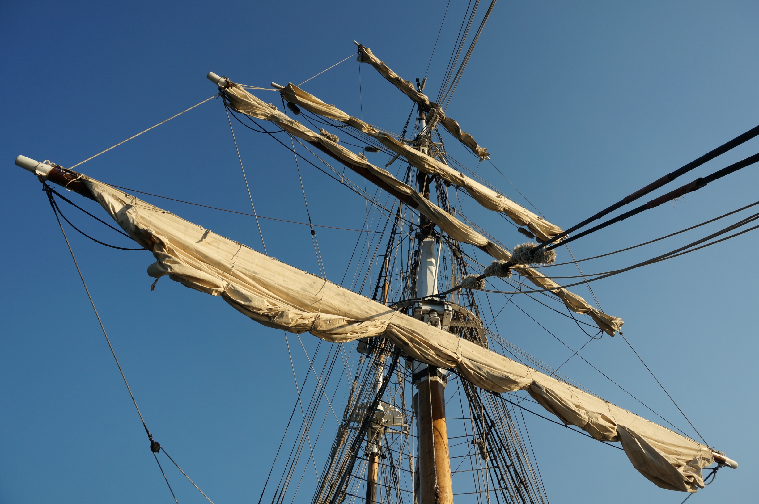 Tall_Ship_Mast_(9589989172).jpg