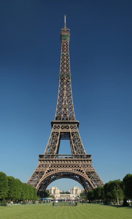 Tour_Eiffel_Wikimedia_Commons_(cropped).