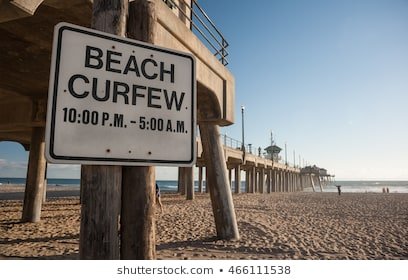 beach-curfew-times-on-sign-260nw-466111538.jpg