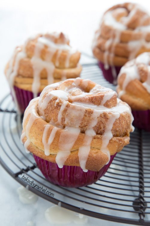 cinnamonrollmuffins2_bakedbyrachel.jpg