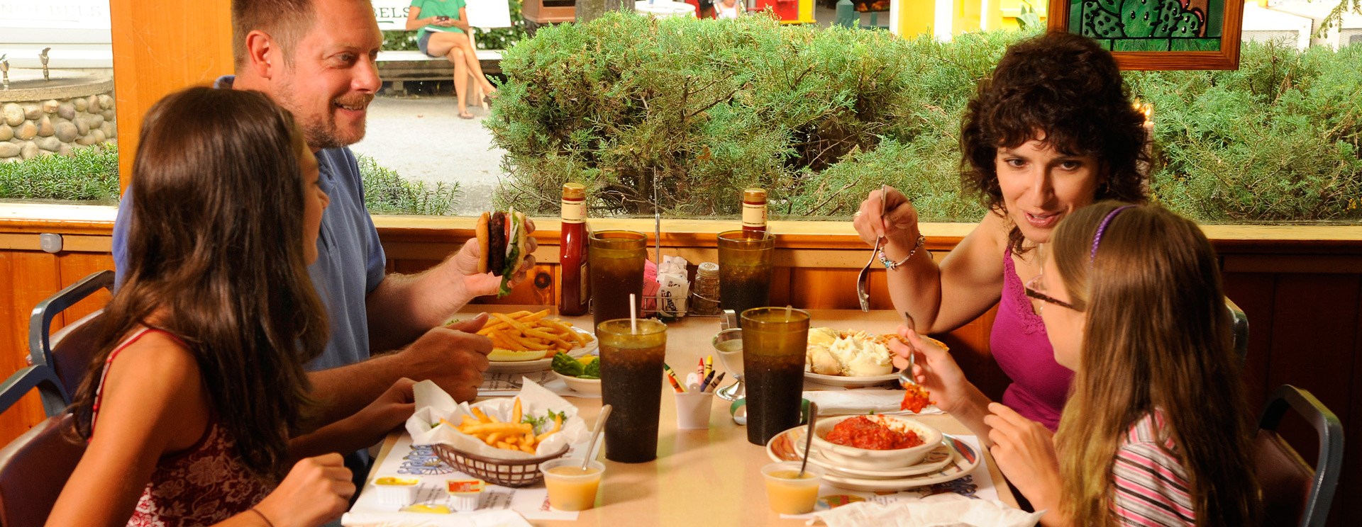 Dine-at-Knoebels-hero-image-1-1920x744.j