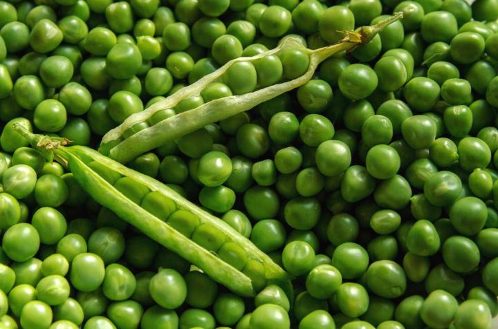 peas-and-pea-pods.jpg?itok=_huwys89