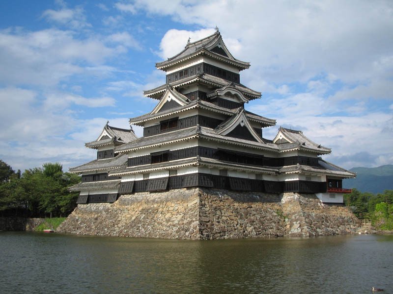 moat-japan-matsumoto-castle.jpg?w=800