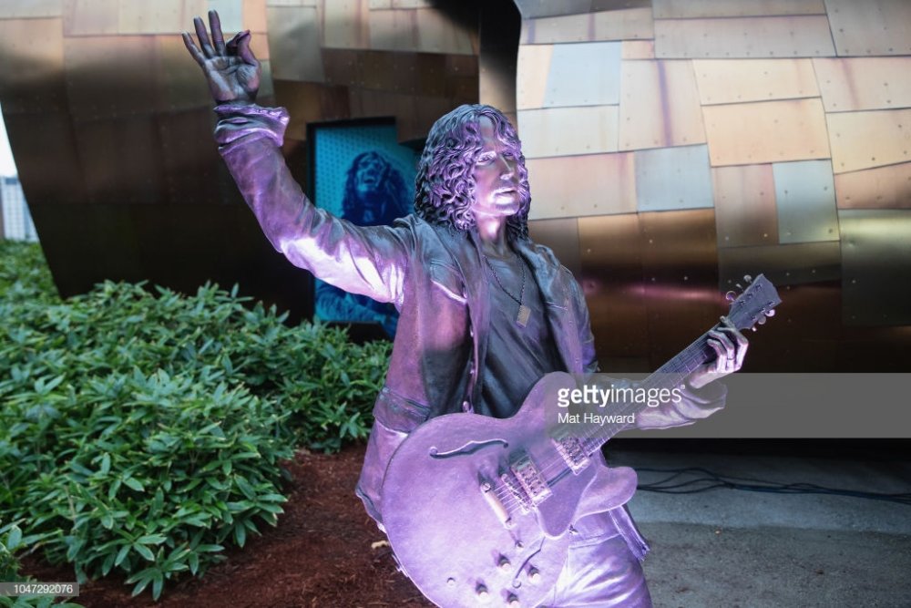 lifesized-statue-of-soundgarden-singer-c