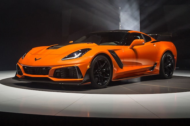 2019-Chevrolet-Corvette-ZR1-front-side-v