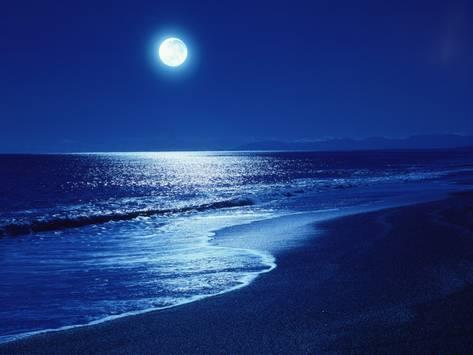 full-moon-over-the-sea_a-G-3362392-14258