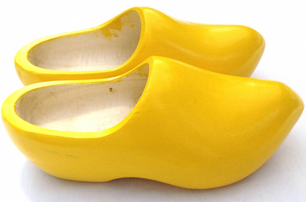 gele-houten-klompen.jpg