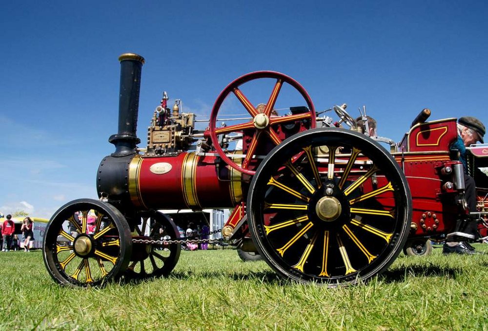 Model of a John Fowler traction engine. - PICRYL Public Domain Image