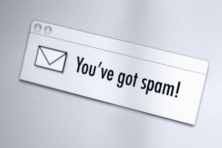 spam-message-on-computer-screen-78767358