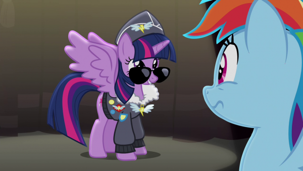 Twilight_dressing_as_Commander_Easyglider_S4E21.png