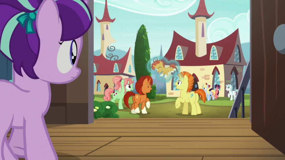 Filly_Starlight_walking_to_see_Sunburst_with_his_parents_S5E26.thumb.png.74b24b115baeede02090db1c3d14c357.png