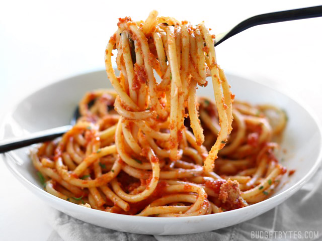 Pasta-with-Butter-Tomato-Sauce-and-Toasted-Bread-Crumbs-forkful.jpg.af9da5156063b3390faf1e0e58513fd6.jpg