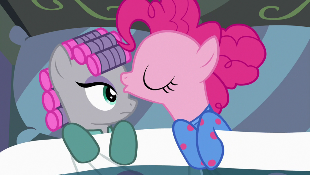 Pinkie_Pie_kisses_Maud_on_the_forehead_S7E4.thumb.png.c7e07898ad4bd872e7499304169d0637.png