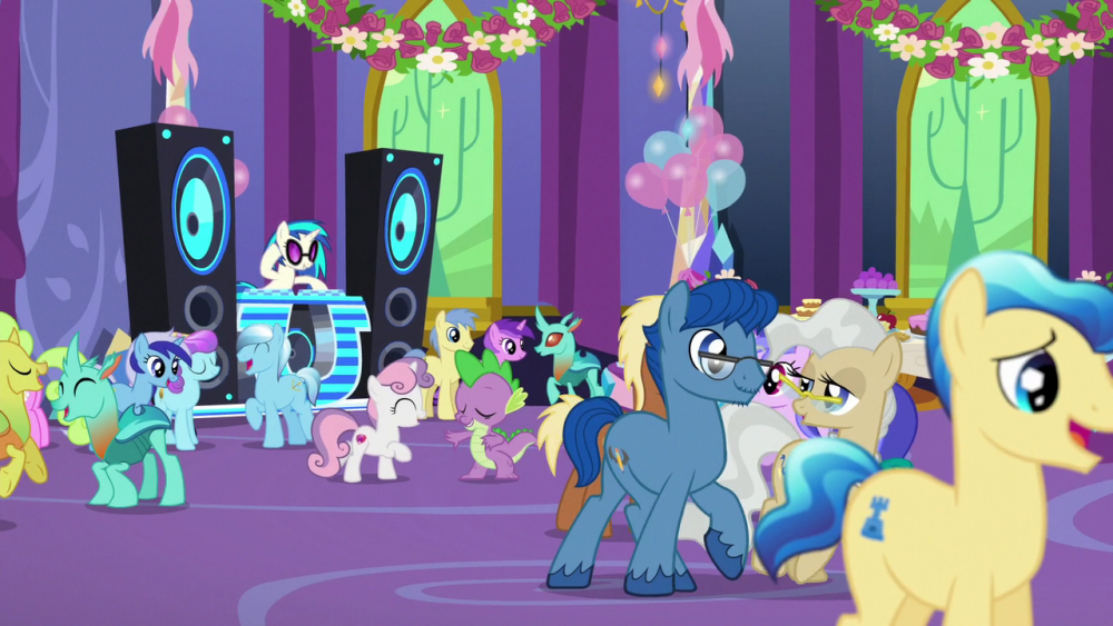 Ponies_and_changelings_mingle_and_dance_S7E1.thumb.png.90bb3bf20e7cd1425ca050599f9562f3.png