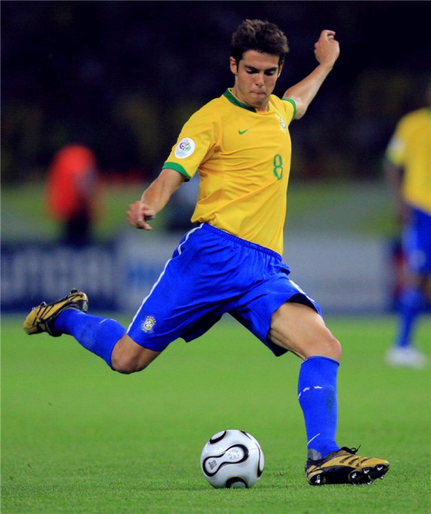 ricardo-kaka-brazil-football-team.thumb.jpg.04c89a8b1b295ee3097ba87216674455.jpg