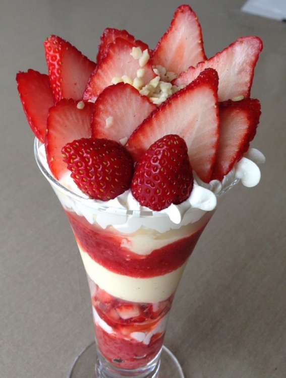 8f884e2256d2b7754d55ed1d4f2e6bb3--strawberry-parfait-strawberry-desserts.thumb.jpg.68029b68729338d1d9ffd8dde59c478f.jpg