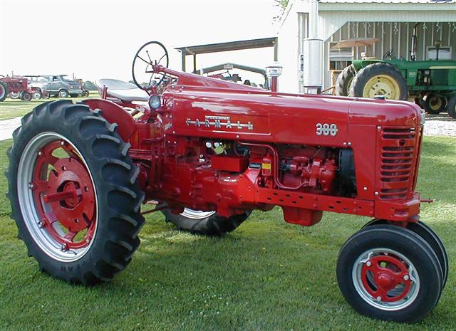 1405-Farmall-300-tractor-right-profile.jpg.2fffc38f19d24f46626137c44d9428ff.jpg