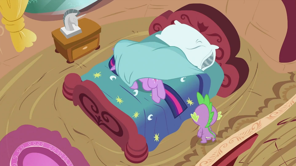 Twilight_Sparkle_covering_in_blanket_S2E03.png.cc5ff03dfd1adc43d03020ae14e0bb9d.png
