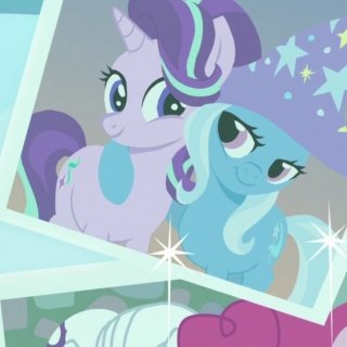 Photograph_of_Starlight_and_Trixie_S7E1-4524.png.jpg