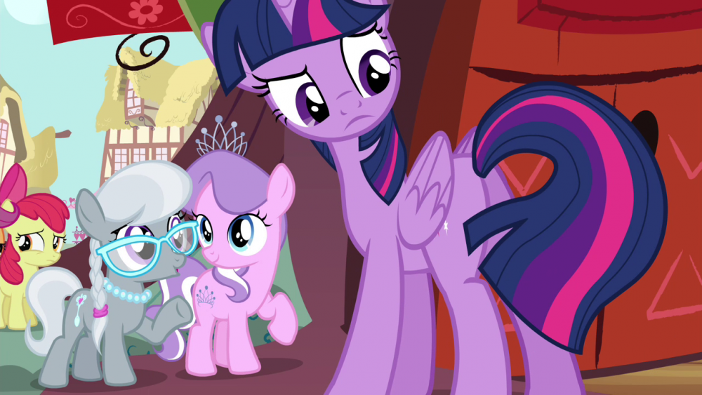 Twilight_looks_at_her_tail_S4E15.png