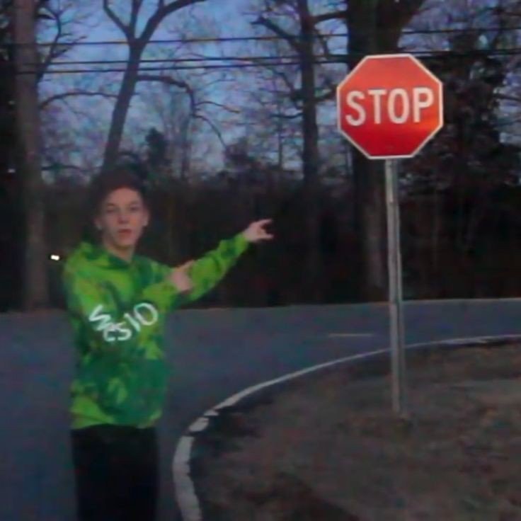 stopsign.jpg.dedb1f0428719f469e58664850874672.jpg
