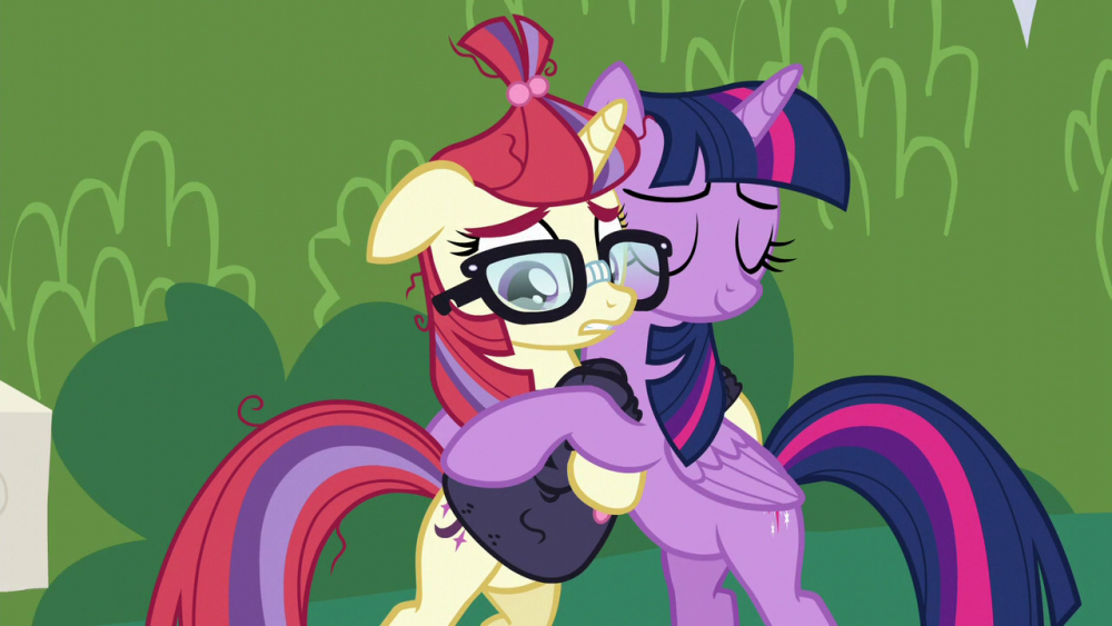 674769889_18Twilight_hugging_Moon_Dancer_S5E12.thumb.png.14a327ab189be459f003448e51b059e3.png