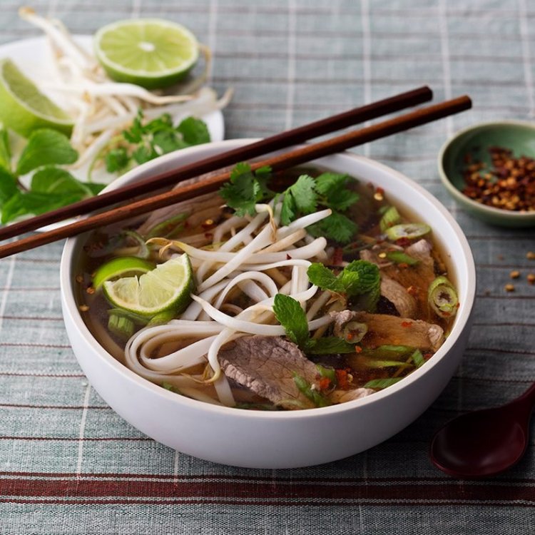 vietnamese_beef_noodle_soup.thumb.jpg.0584a90ca29aca320d97314d4100fe2a.jpg