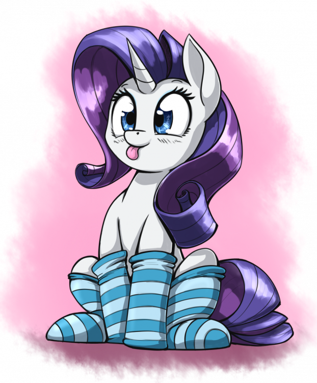 rarity_with_socks_by_otakuap_d9mi4fs.thumb.png.e02daffca7d80dd695f840ed1222f7fe.png