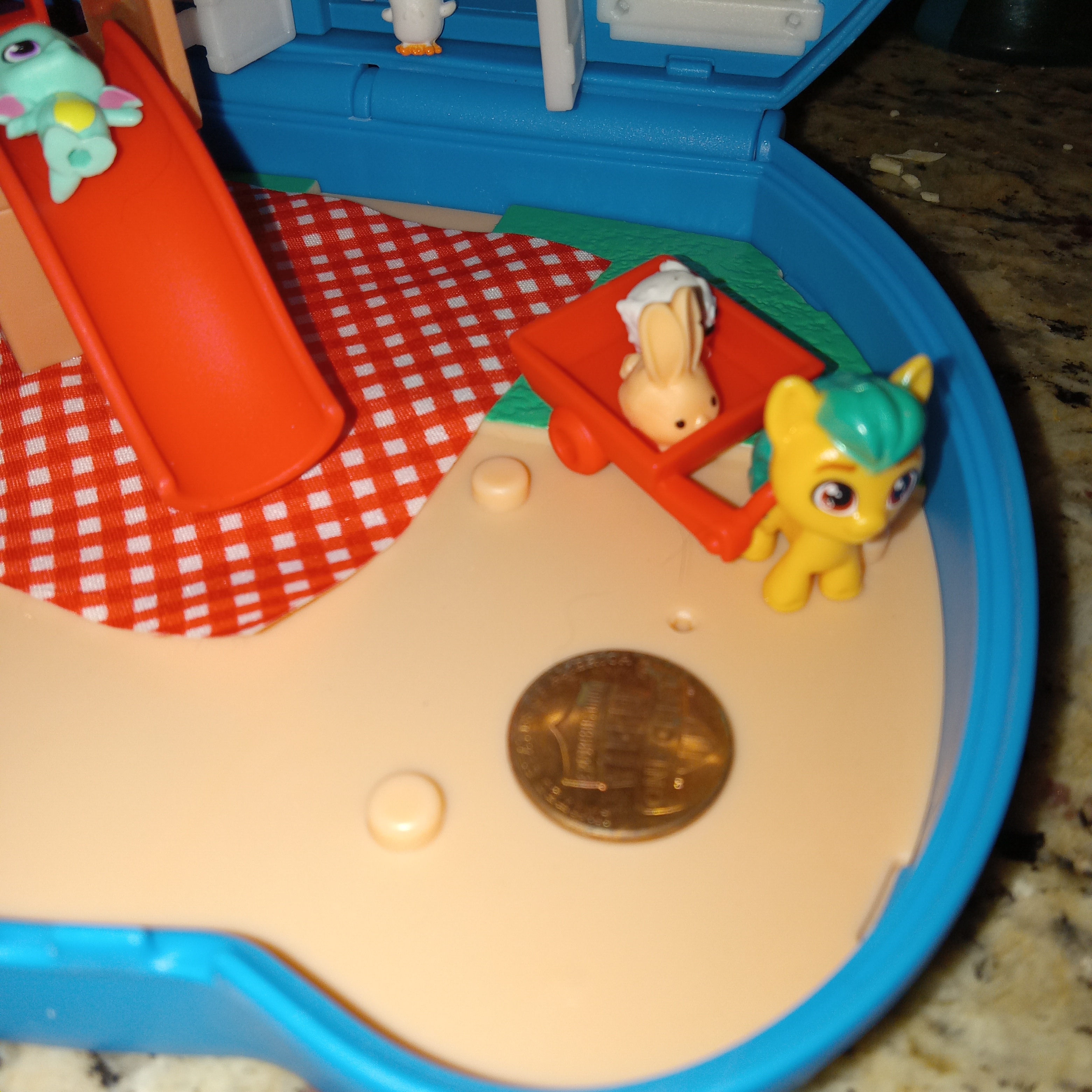 My Little Pony Toys Mini World Magic Critter Corner Compact