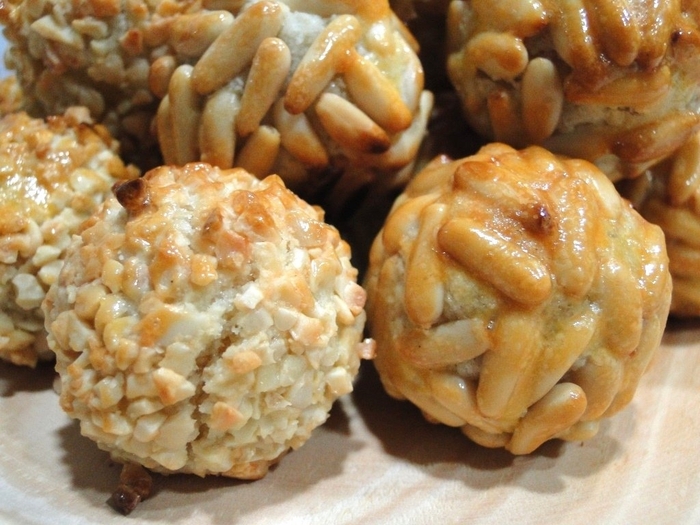 panellets-sin-azucar-de-pinones-y-almendras.thumb.jpg.e67b9063431f489a55167a912b623a14.jpg